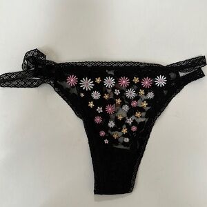 NWT pink Victoria’s Secrets Floral thong Sz M